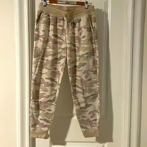 Old Navy Ladies Sweatpants. Size M. 100% Cotton. Pockets and drawstring.